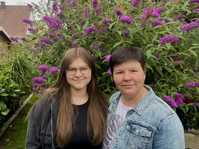 Tatjana (rechts) und Lilja (links) Bisterfeld - Mutter und Tochter arbeiten beide in der Pflege 