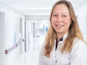 Dr. Petra Schödel, neue Oberärztin in der Sektion Neurochirurgie (© Johannes Lehner) Bild zeigt Dr. Petra Schödel, neue Oberärztin in der Sektion Neurochirurgie