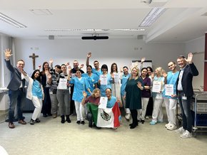24 internationale Pflegefachkräfte haben erfolgreich ihre Anerkennung abgeschlossen. (©Sandra Wimmer) 24 internationale Pflegefachkräfte haben erfolgreich ihre Anerkennung abgeschlossen.