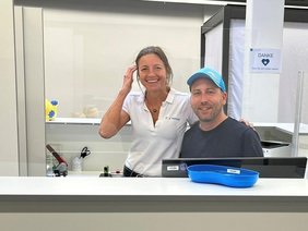 Felix Flakus zusammen mit Dr. Julia Hempel im Impfzentrum am Gäubodenpark. (©Impfzentrum) Felix Flakus zusammen mit Dr. Julia Hempel im Impfzentrum am Gäubodenpark.