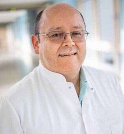 Franz Hanke (© Johannes Lehner) Portrait von Franz Hanke, Funktionsoberarzt Klinik für Orthopädie-, Unfall- und Handchirurgie