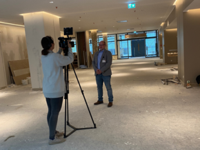 Baustellenupdate April 2023 (© Sandra Wimmer) Foto vom Baustelleninterview mit Niederbayern TV