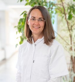 Portrait von Dr. Mirjam Lermer, Betriebsärztin