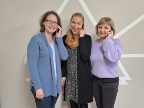 Viele Patienten machten den ersten Schritt und ließen sich von den drei Expertinnen des Kontinenz- und Beckenbodenzentrums am Klinikum St. Elisabeth zum Thema Inkontinenz informieren (v.l.): Franziska Grumbeck, Fachärztin für Chirurgie und Proktologie, Dr. Martina Schleder, Fachärztin für Urologie, und Irina Stell, Fachärztin für Frauenheilkunde und Geburtshilfe. 