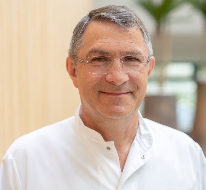 Prof. Dr. Norbert Weigert (© Johannes Lehner) Portrait von Prof. Dr. Norbert Weigert, Chefarzt I. Medizinische Klinik