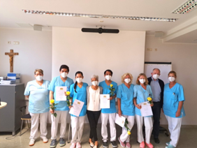 Anerkennung Ausbildung ausländischer Pflegekräfte (© Maria Laußer) Foto der ausländischen Pflegekräfte mit ihren Urkunden zur Anerkennung ihrer Ausbildung