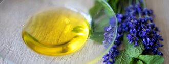 Aromaöl als Teil der Therapie in der Palliativmedizin (© Johannes Lehner) Foto von Aromaöl als Teil der Therapie in der Palliativmedizin