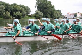 Klinikums-Ärzte auf Donau im Einsatz (© Ursula Eisenmann ) Bild der Mannschaft in Aktion