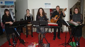 Bild von Christine Karl (Zither), Gabi Gross (Percussion), Gabrielei Gross (Zither), Edi Bauer (Gitarre), Bärbel Karl (Zither)