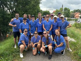 Das Team „Blau-weißer Blitz“ der Intensivstation trat beim diesjährigen Drachenbootrennen an. (@Ursula Eisenmann) Das Team des „blau-weißen Blitz“ trat beim diesjährigen Drachenbootrennen an.