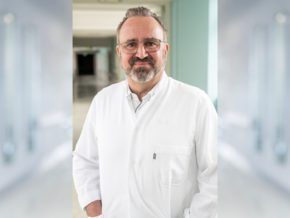 Prof. Dr. Robert Obermaier (© Johannes Lehner) Portrait von Prof. Dr. Robert Obermaier, Chefarzt der Klinik für Allgemein-, Viszeral-, minimalinvasive Chirurgie und Proktologie und stellvertretender Leiter des Darmkrebszentrums am Klinikum Straubing