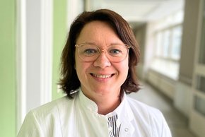 Dr. Daniela Saeger-Scherr ist seit Februar die neue Oberärztin in der Klinik für Geriatrie (©StefaniaRausch) Dr. Daniela Saeger-Scherr ist seit Februar die neue Oberärztin in der Klinik für Geriatrie
