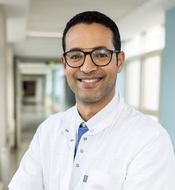 Dr. Univ. Annaba Ali Badrouni (© Johannes Lehner) Portrait von Dr. Univ. Annaba Ali Badrouni, Oberarzt Klinik für Gefäßchirurgie, Facharzt für Gefäßchirurgie