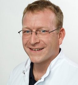 Portrait von Dr. Johannes Moersler, Oberarzt Klinik für Diagnostische und Interventionelle Radiologie