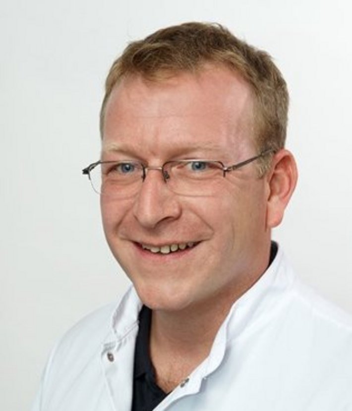 Portrait von Dr. Johannes Moersler, Oberarzt Klinik für Diagnostische und Interventionelle Radiologie