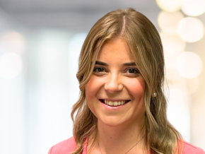Selina Büttner ist seit August die neue Chefarztsekretärin der Klinik für Gynäkologie und Geburtshilfe (©Stefania Rausch) Selina Büttner ist seit August die neue Chefarztsekretärin der Klinik für Gynäkologie und Geburtshilfe