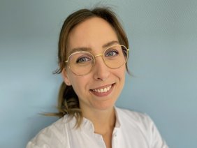 Lucia Aulinger ist die neue stellv. Leitung unserer Apotheke. (©Doris Gmeiner) Lucia Aulinger ist die neue stellv. Leitung unserer Apotheke.