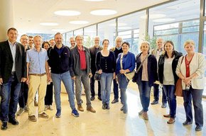 Ärztlicher Kreisverband Neubeaubesichtigung (© Ärztlicher Kreisverband) Foto der Teilnehmer bei der Neubaubesichtigung vom Ärztlichen Kreisverband im Klinikum Straubing
