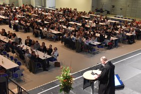 Foto vom Schülertag Eröffnungsrede von Pater Provinzial Frater Benedikt Hau