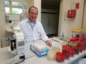 Dr. Franz Stierstorfer, Leiter der Stabsstelle Krankenhaushygien (© Simone Stierstorfer) Bild von Dr. Franz Stierstorfer, Leiter der Stabsstelle Krankenhaushygien