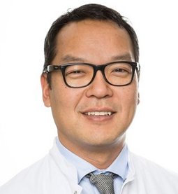 Dr. In-Se Kim (© Johannes Lehner) Portrait von Dr. In-Se Kim, Leitender Arzt Sektion Neurochirurgie