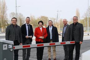 Parkplatzeinweihung Peterswöhrd (© Ursula Eisenmann) Foto der Parkplatzeinweihung Peterswöhrd