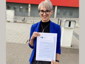 MVZ-Koordinatorin Jessica Hermann ist unter den besten Prüflingen zur Fachwirtin im Gesundheits- und Sozialwesen. (©KorbinianHermann) MVZ-Koordinatorin Jessica Hermann ist unter den besten Prüflingen zur Fachwirtin im Gesundheits- und Sozialwesen