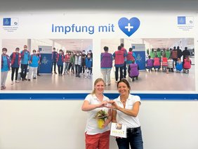 Foto von Dr. Julia Hempel und Kathrin Fink