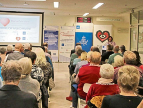 Foto des Vortrages mit Besuchern