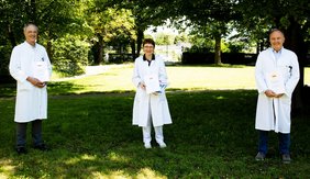 Bild mit drei der vier ausgezeichneten Klinikums-Ärzte (v.l.): Privatdozent Dr. Rainer Keerl (Nebenhöhlen-Operationen), Prof. Dr. Marianne Haag-Weber (Bluthochdruck) und Dr. Christian Gilfrich (Prostatakrebs). Der vierte von Focus als Top-Mediziner empfohlene Arzt Prof. Dr. Matthias May (gutartige Prostatavergrößerung) ist nicht am Bild. 
