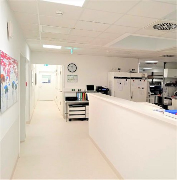 Zentrallabor Eingang (© Klinikum Straubing) Foto vom Eingang des Zentrallabors