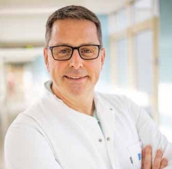 PD Dr. Stefan Grote (© Johannes Lehner) Portrait von PD Dr. Stefan Grote, Chefarzt Klinik für Orthopädie, Unfall- und Handchirurgie