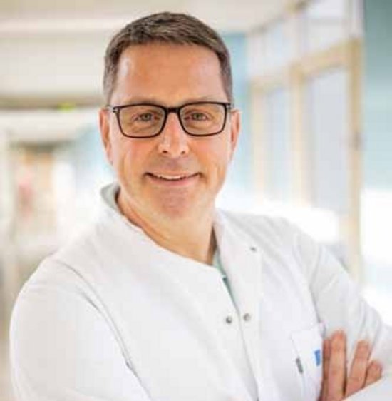 Portrait von PD Dr. Stefan Grote, Chefarzt Klinik für Orthopädie, Unfall- und Handchirurgie