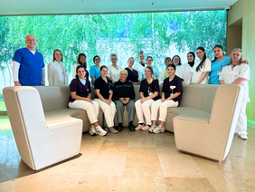 Das Team der Geriatrie mit Chefarzt Dr. Friedlmeier und dem 98-jährigen Patienten
