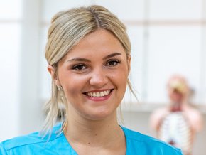 Magdalena Eder (© Armin Weigel) Bild von Magdalena Eder, Pflegerin im Klinikum St. Elisabeth Straubing