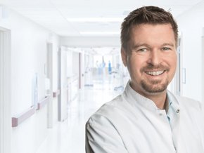 Dr. Markus Vogt, Klinik für Orthopädie, Unfall- und Handchirurgie (©Johannes Lehner) Bild zeigt Dr. Markus Vogt, Klinik für Orthopädie, Unfall- und Handchirurgie